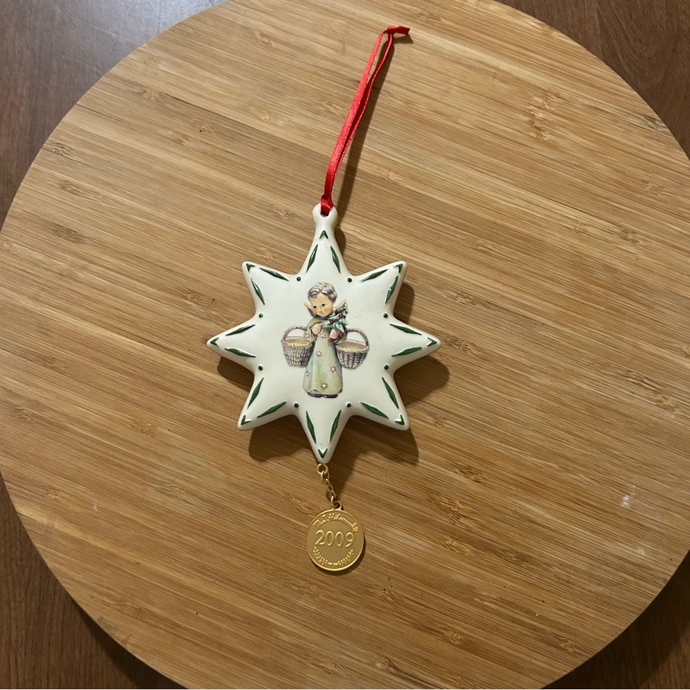 M J Hummel 2009 ornament